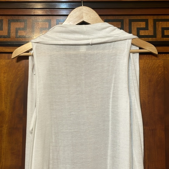 Saint Tropez West Women’s cardigan Size Medium sleeveless top has open front - Picture 9 of 9